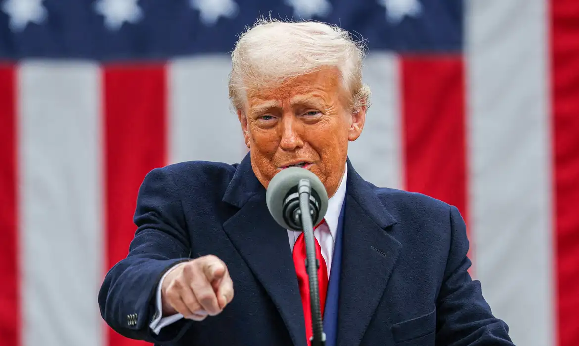 Tensão entre EUA e Irã eleva risco global e faz petróleo disparar novamente