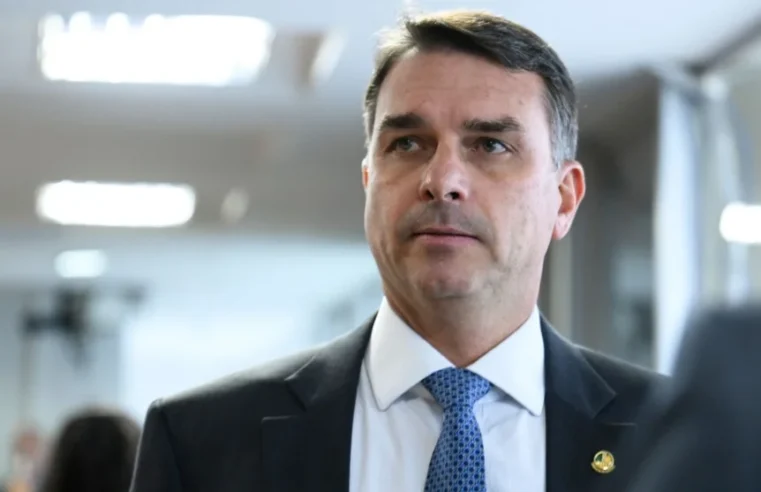 Flávio Bolsonaro ganha força para 2026 e agita cenário político